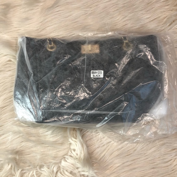 Women’s Shoulder Bag Diamond Quilted Gold Chain Vegan Leather Black - Picture 6 of 6